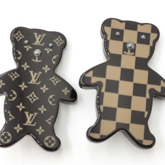 LOUIS VUITTON Brown Brooch